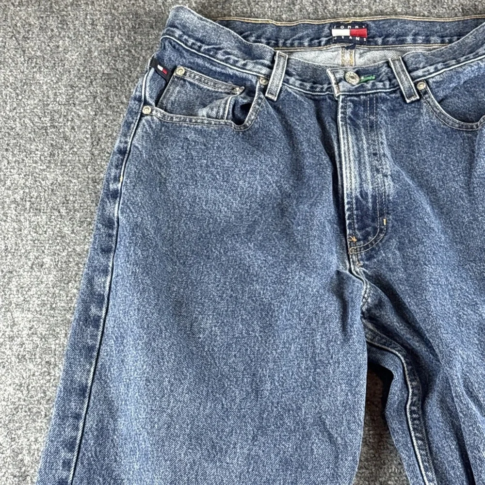 Vintage Tommy Jeans 32x32 Medium Wash - Y2K 90s Relaxed Straight Denim